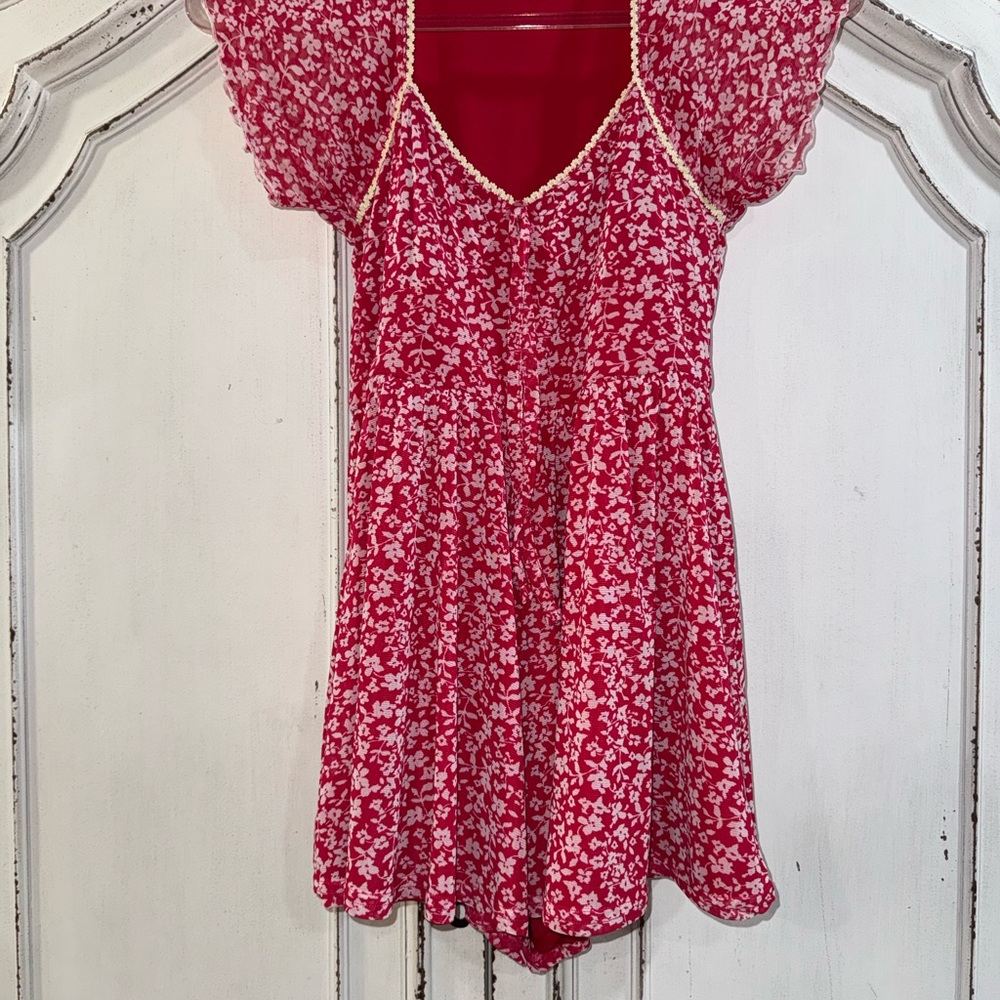 Urban Outfitters Women’s Pink Floral V-Neck Short Sleeve Romper